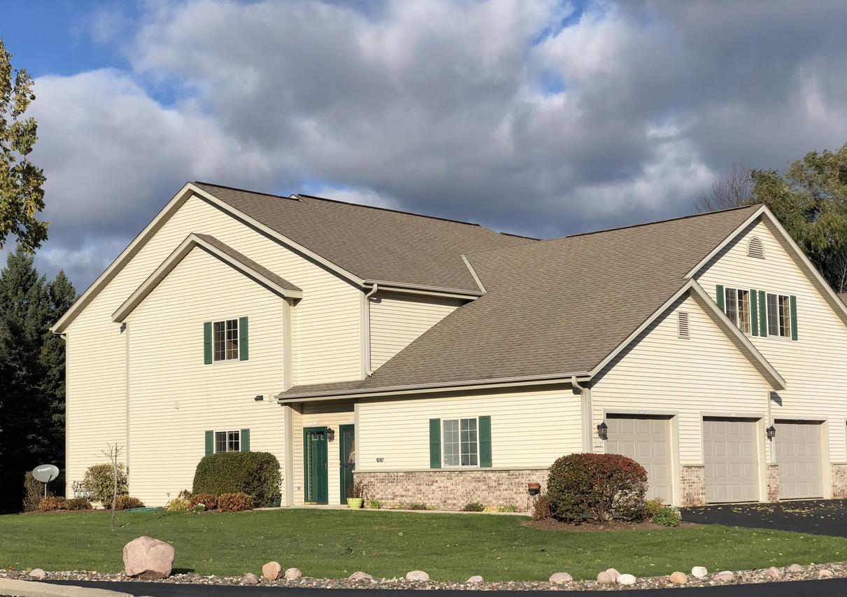 2112 Pine Ridge #B, Grafton, WI 53024
