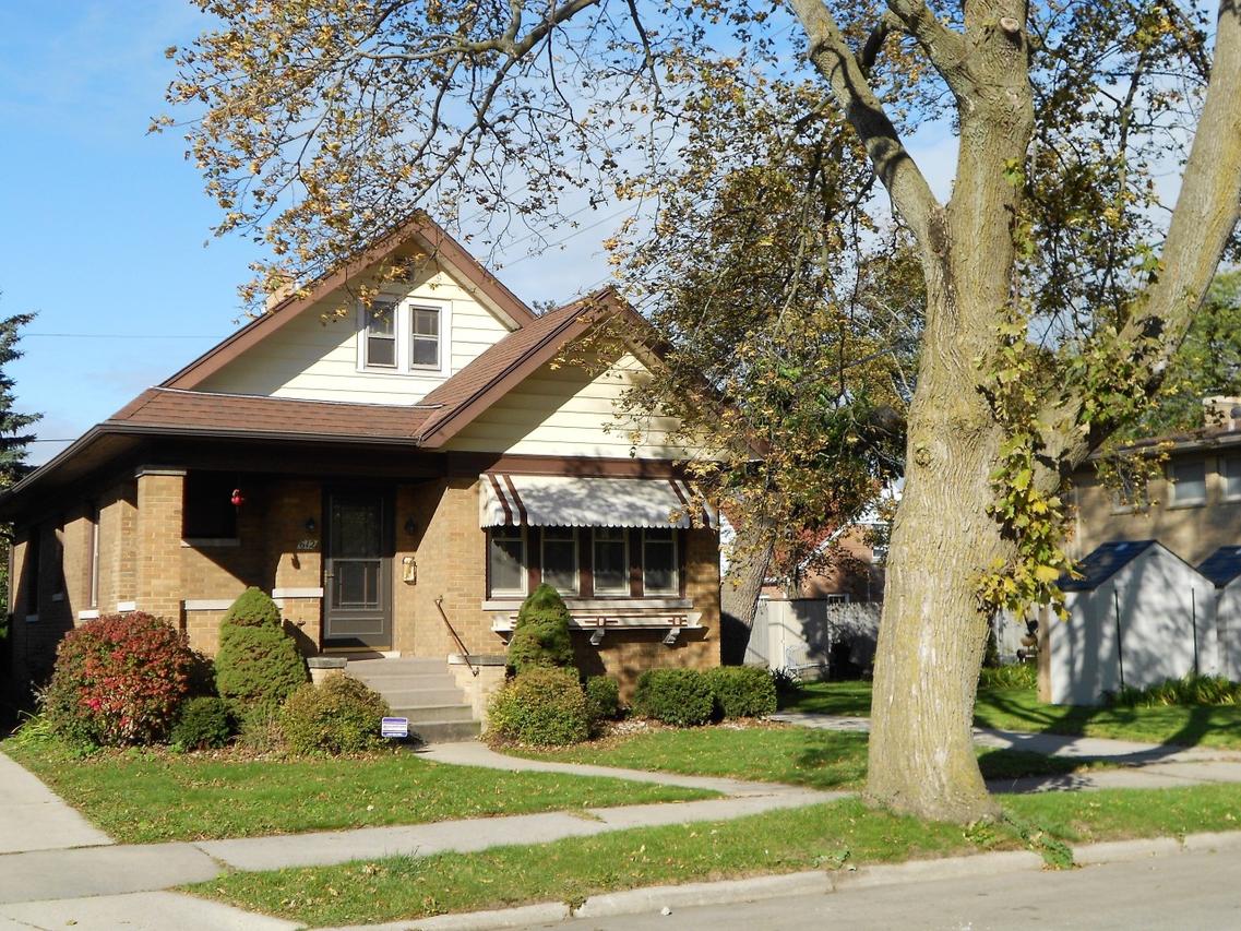 612 Romayne Ave, Racine, WI 53402