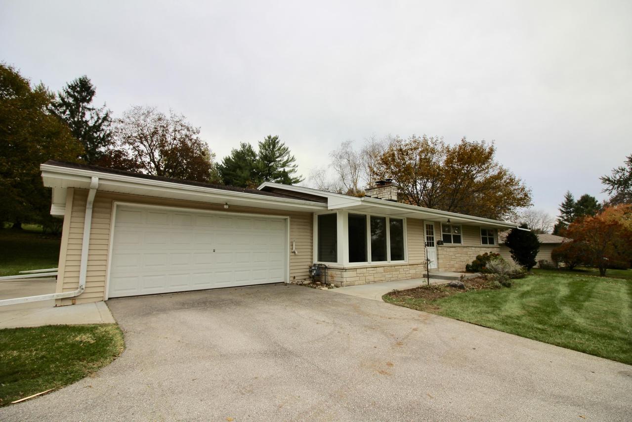 19225 Brookdale Dr, Brookfield, WI 53045