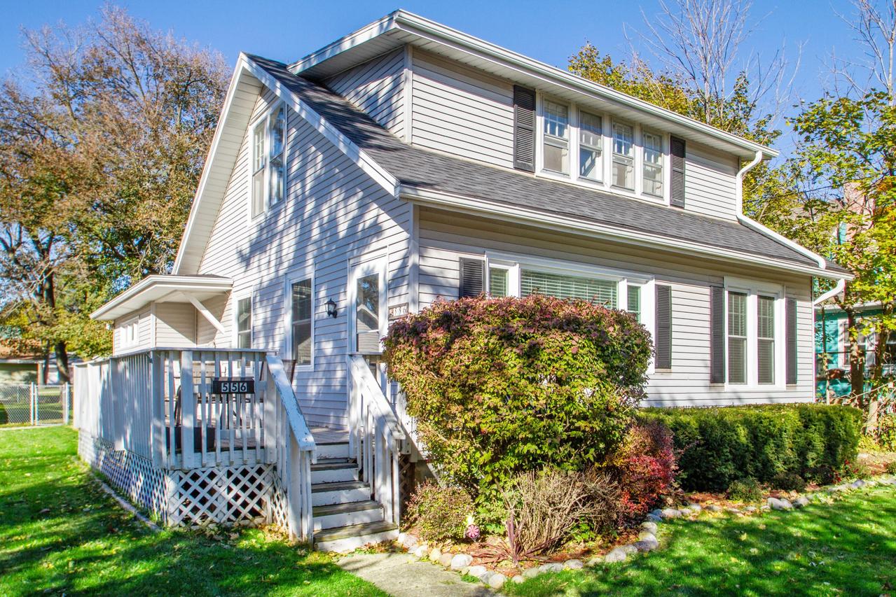 556 Maxwell St, Lake Geneva, WI 53147
