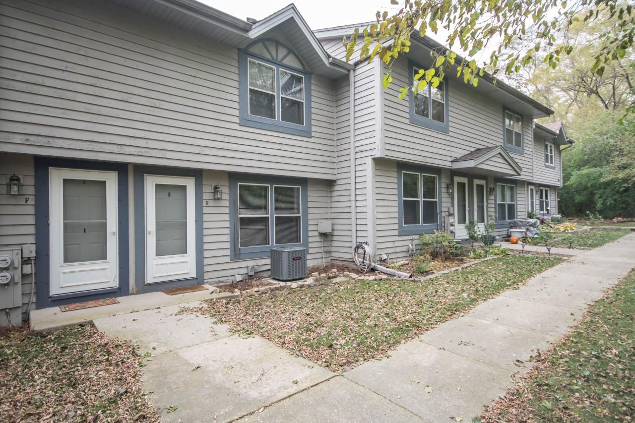1825 Paramount Dr #E, Waukesha, WI 53186