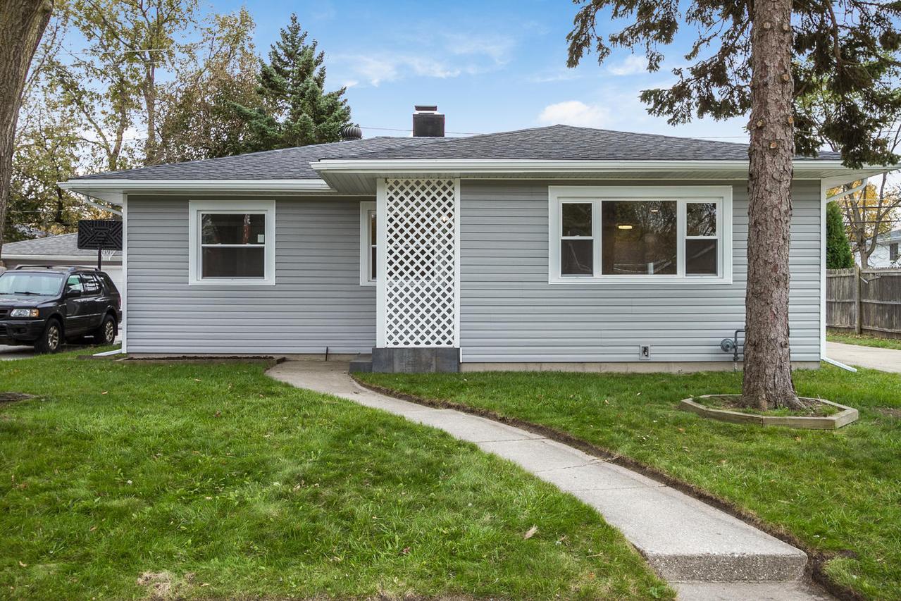 1601 87th St, Kenosha, WI 53143