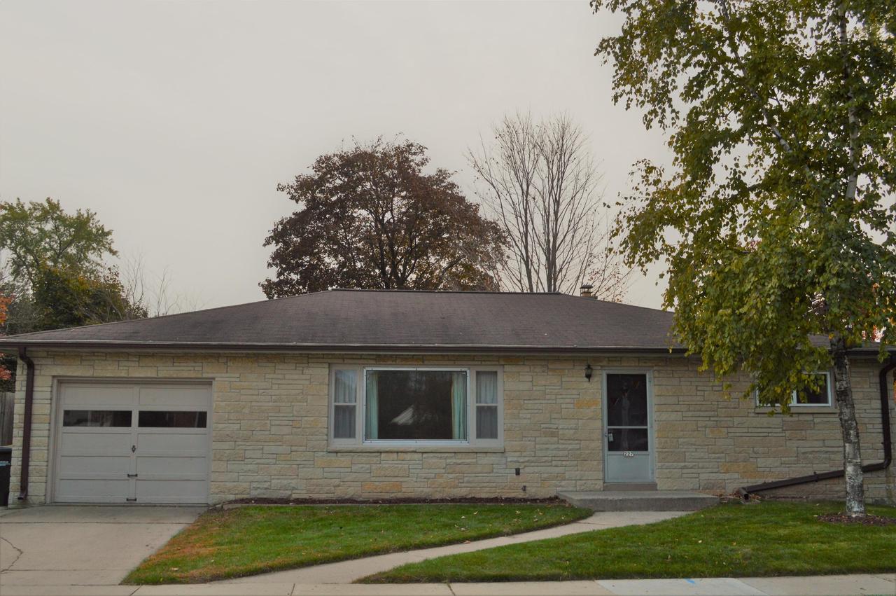 227 W Center St, Saukville, WI 53080