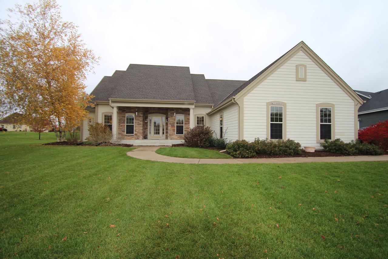 W351N5800 Westshore Rd, Oconomowoc, WI 53066