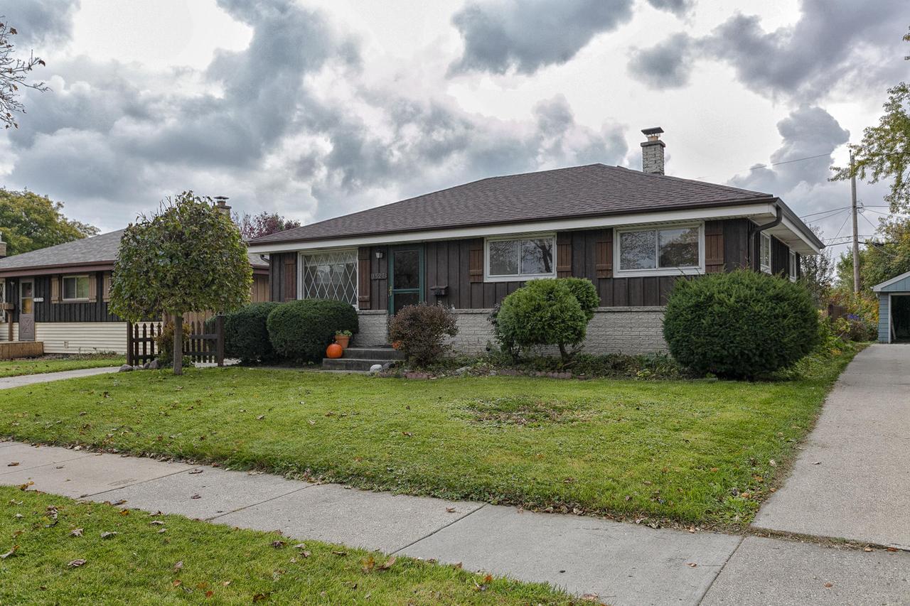 1527 W Holmes Ave, Milwaukee, WI 53221