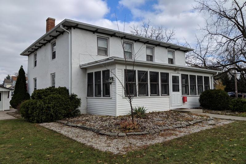 436 E Summit Ave, Oconomowoc, WI 53066