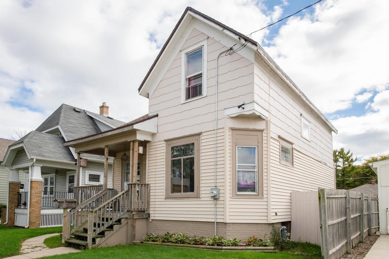 3823 Wright Ave., Racine, WI 53405