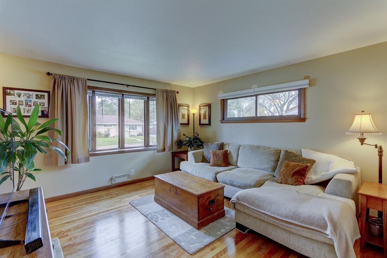 1525 Pine St, Waukesha, WI 53188