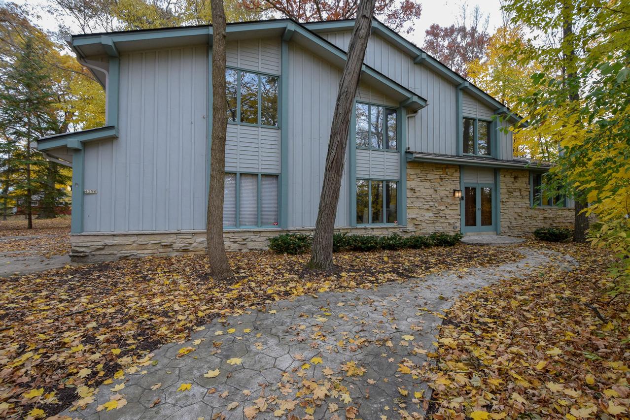 4250 S Church Dr, New Berlin, WI 53151