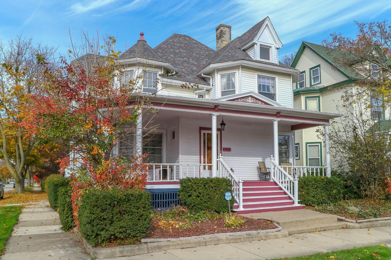 422 16th St, Racine, WI 53403