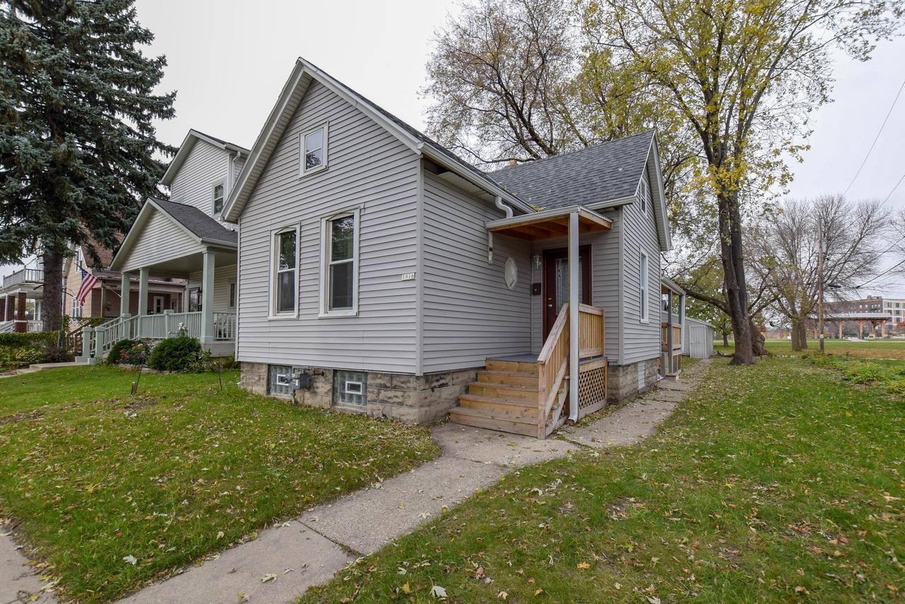 1916 W Brown St, Milwaukee, WI 53205