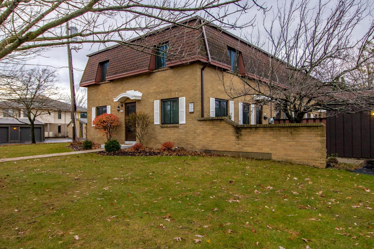 1569 S Carriage Ln., New Berlin, WI 53151