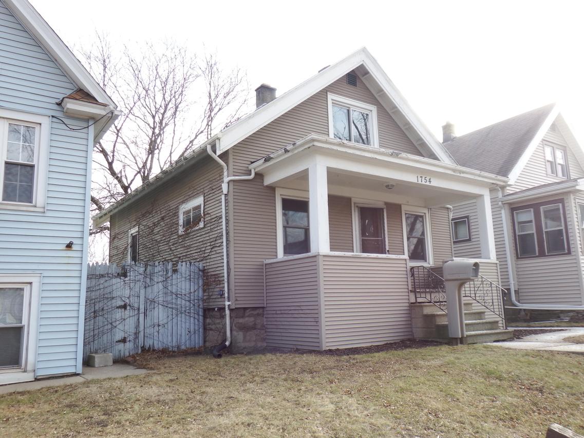 1754 S 62nd St, West Allis, WI 53214