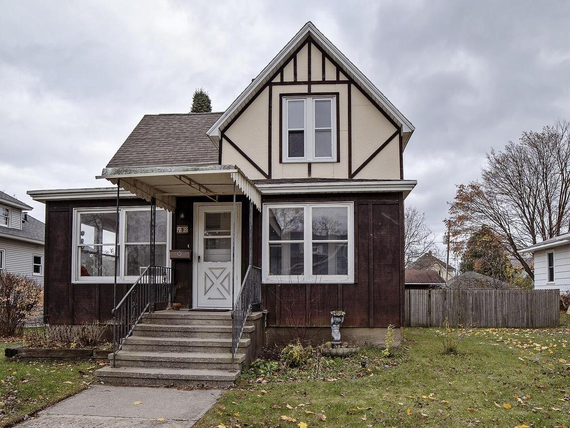 712 Jackson St, Marinette, WI 54143