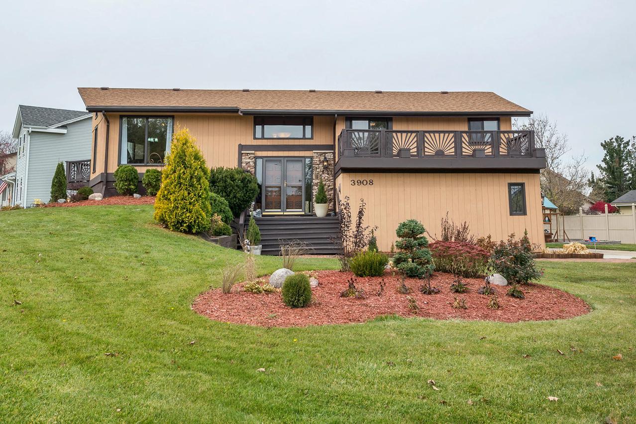 3908 W Sharon Ln., Franklin, WI 53132