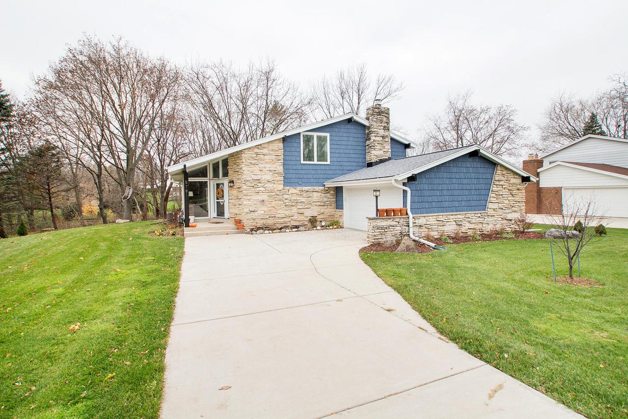 5781 S Kurtz Rd, Hales Corners, WI 53130