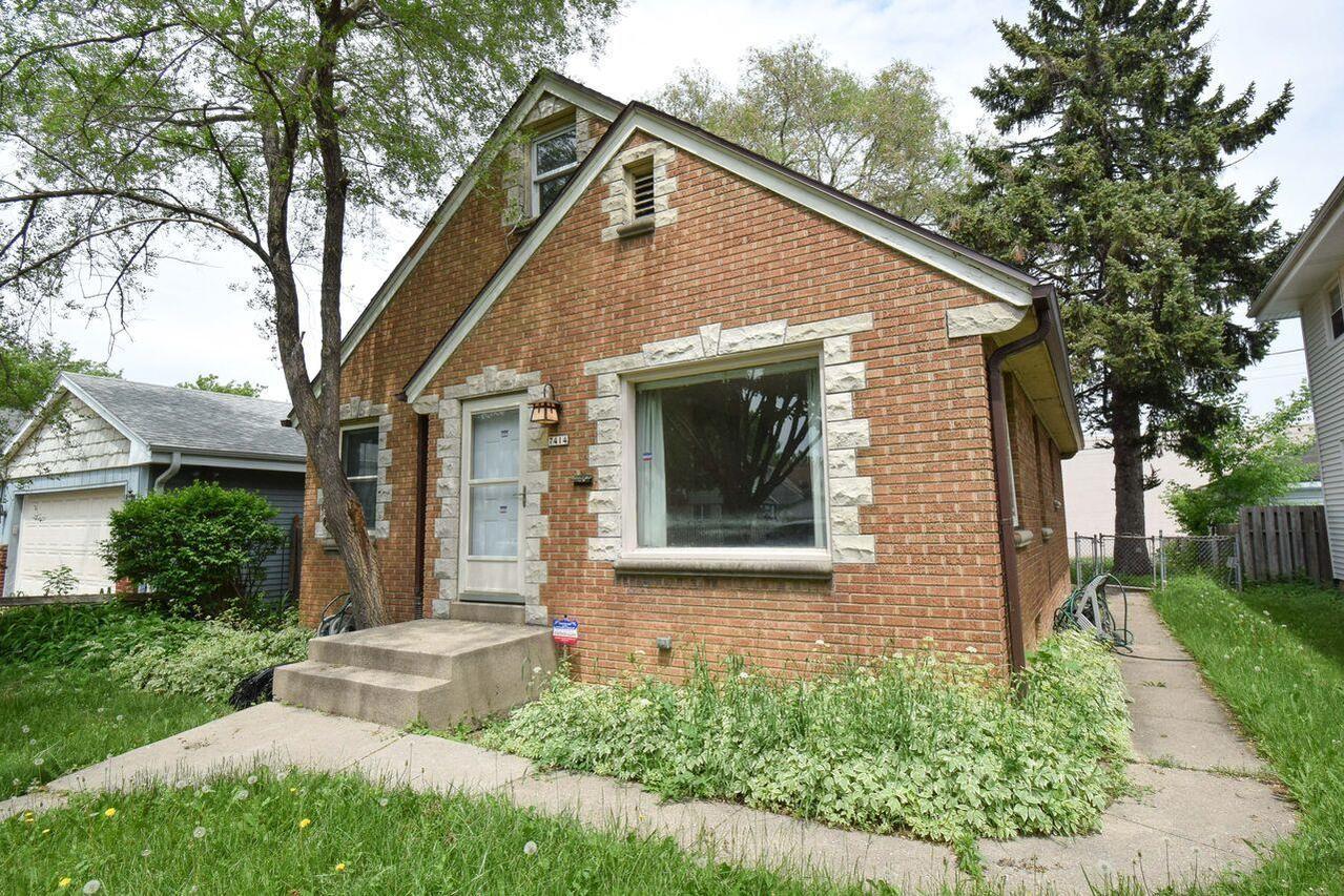 7414 W Derby Pl, Milwaukee, WI 53218
