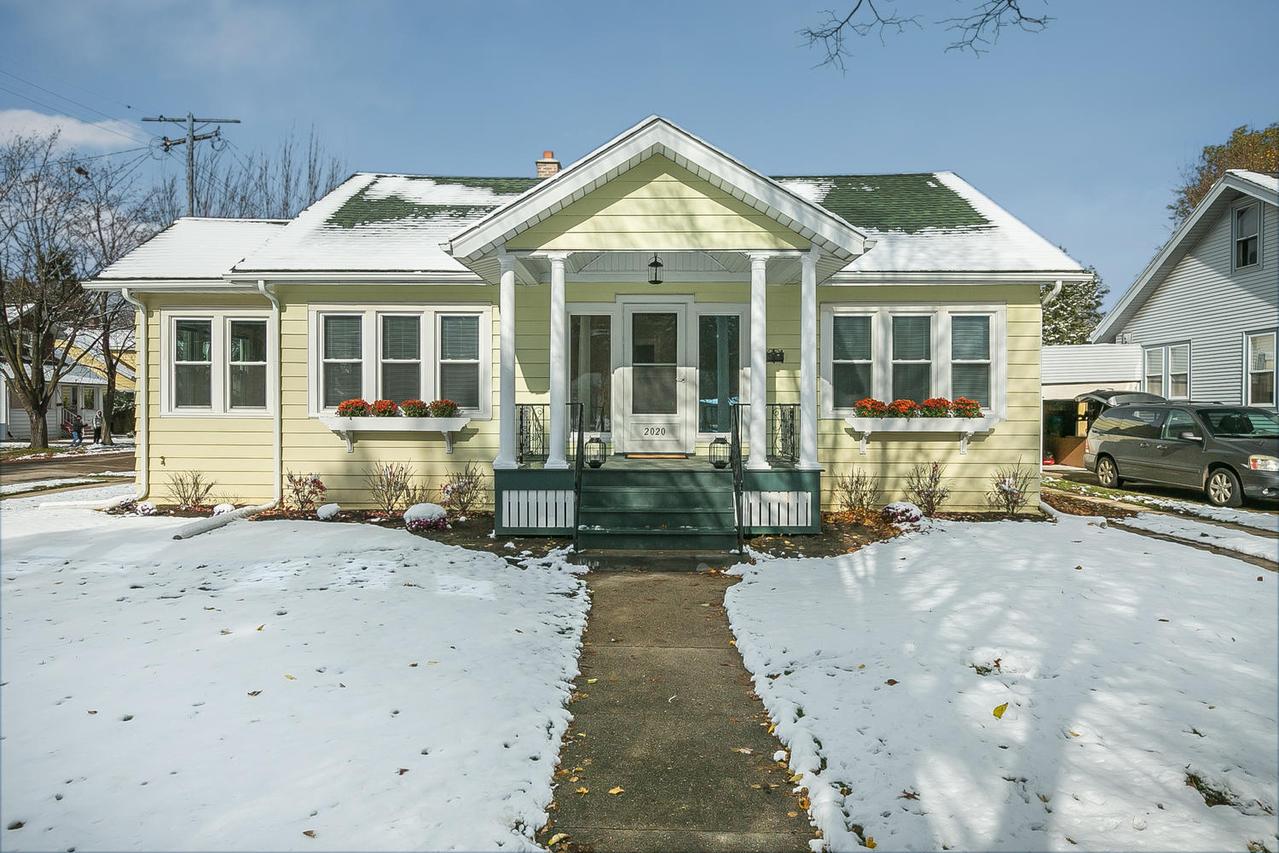 2020 69th St, Kenosha, WI 53143