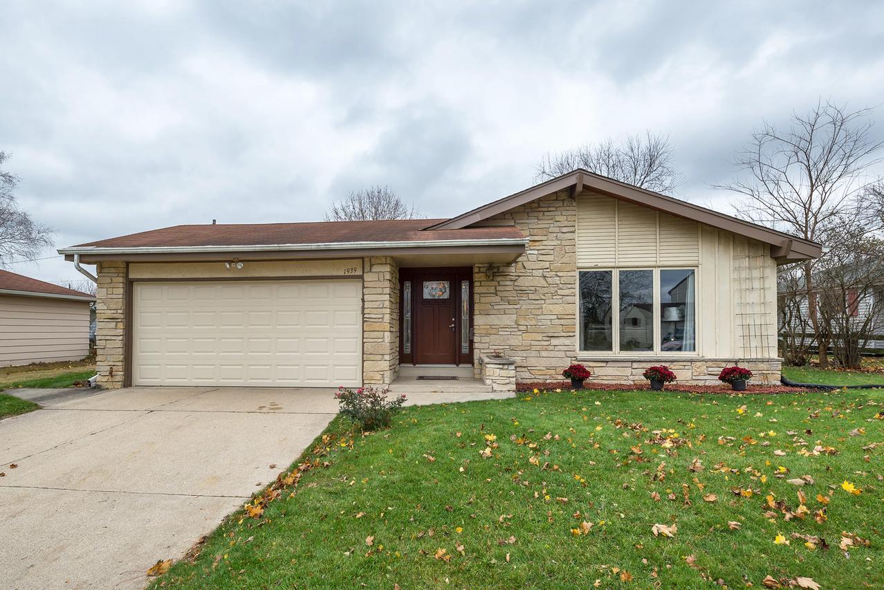 1939 Empire Dr, Waukesha, WI 53186