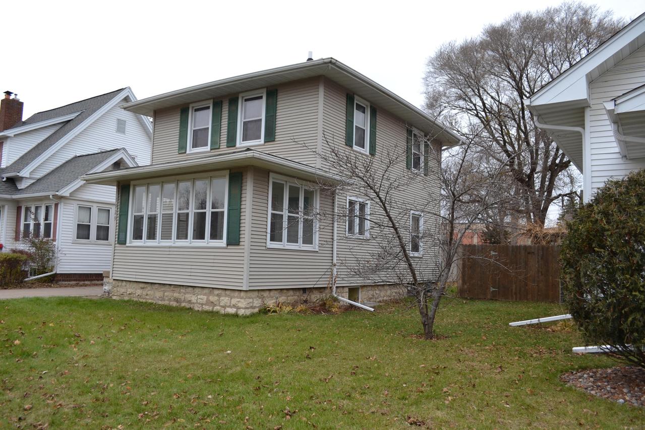 1929 State St., La Crosse, WI 54601