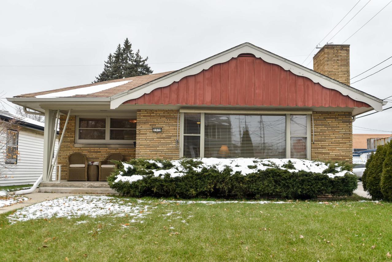 5579 N Mohawk Ave., Glendale, WI 53217