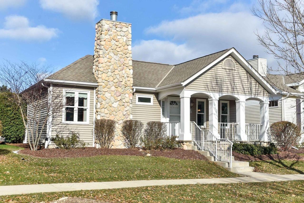 N163W19800 Riverview Dr, Jackson, WI 53037