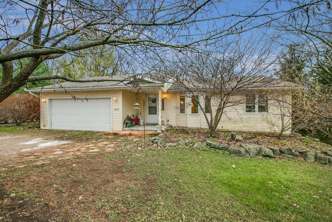 W5205 Wandawega Dr, Sugar Creek, WI 53121