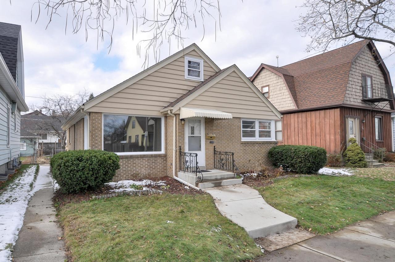 2104 La Salle St., Racine, WI 53402
