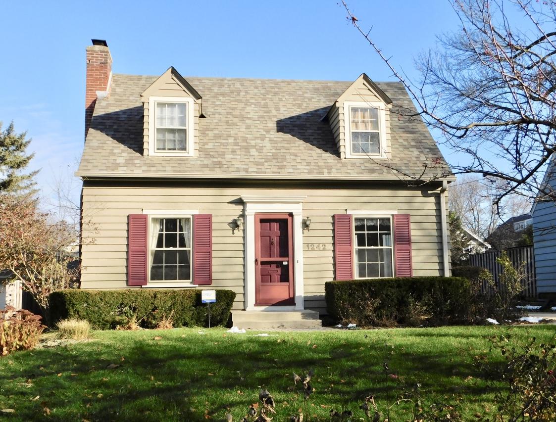 1242 N 85th St, Wauwatosa, WI 53226
