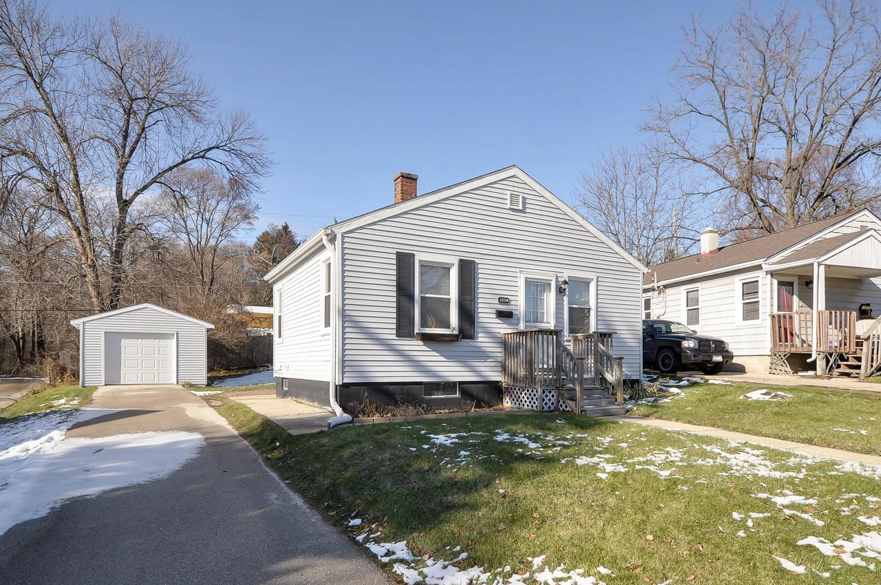 2859 Eisenhower Dr, Racine, WI 53405