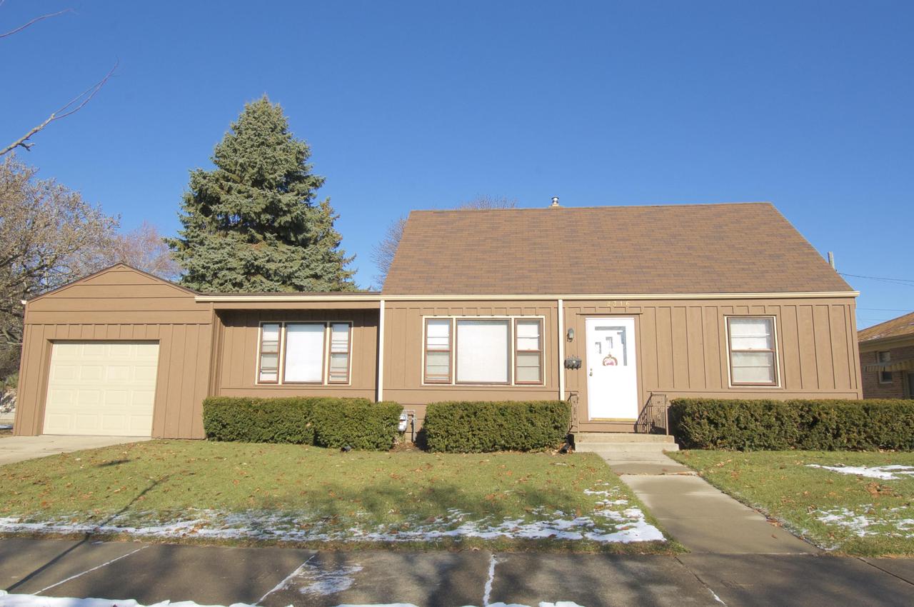 2316 Mitchell St, Racine, WI 53403