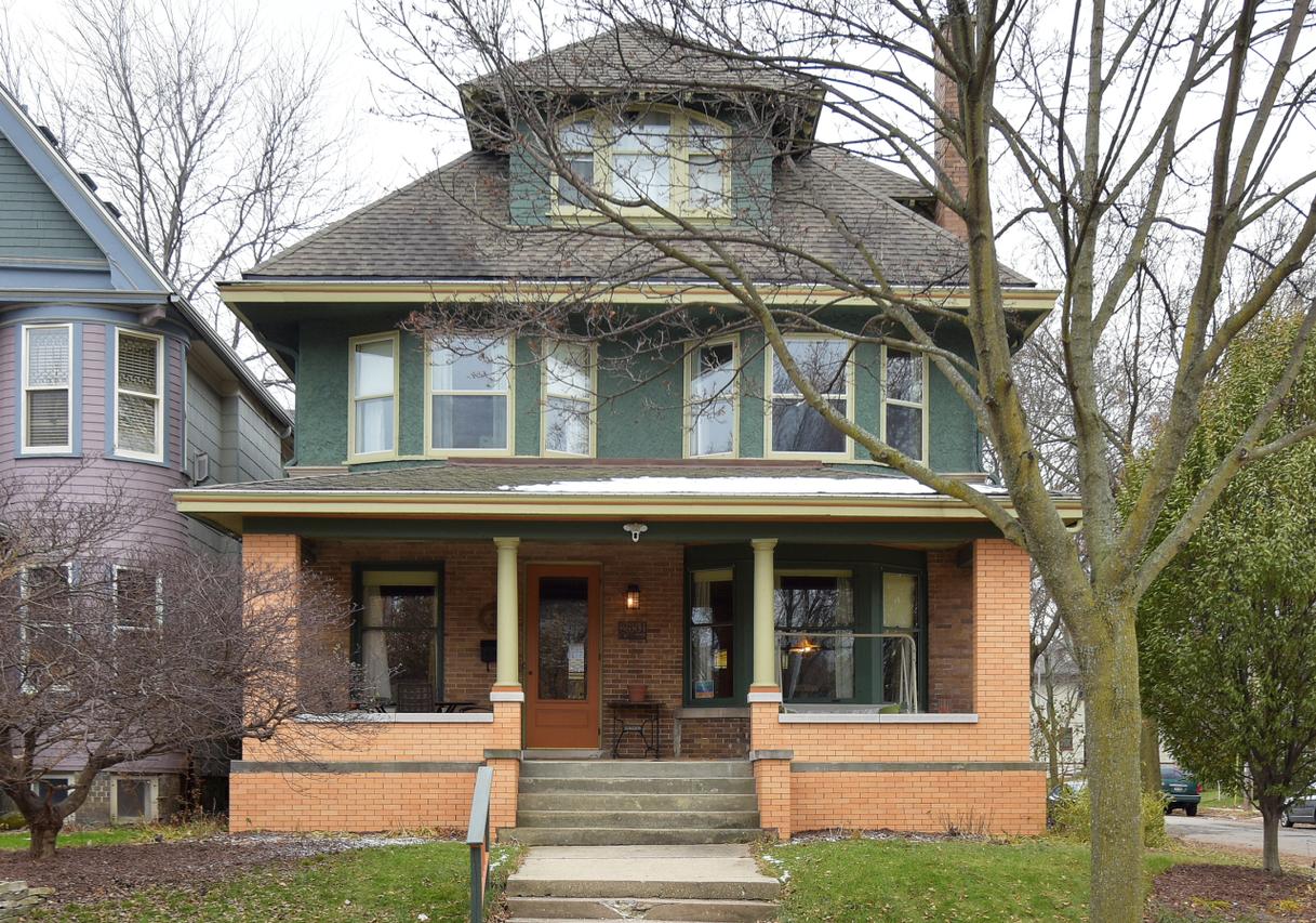2831 W Mckinley Blvd, Milwaukee, WI 53208