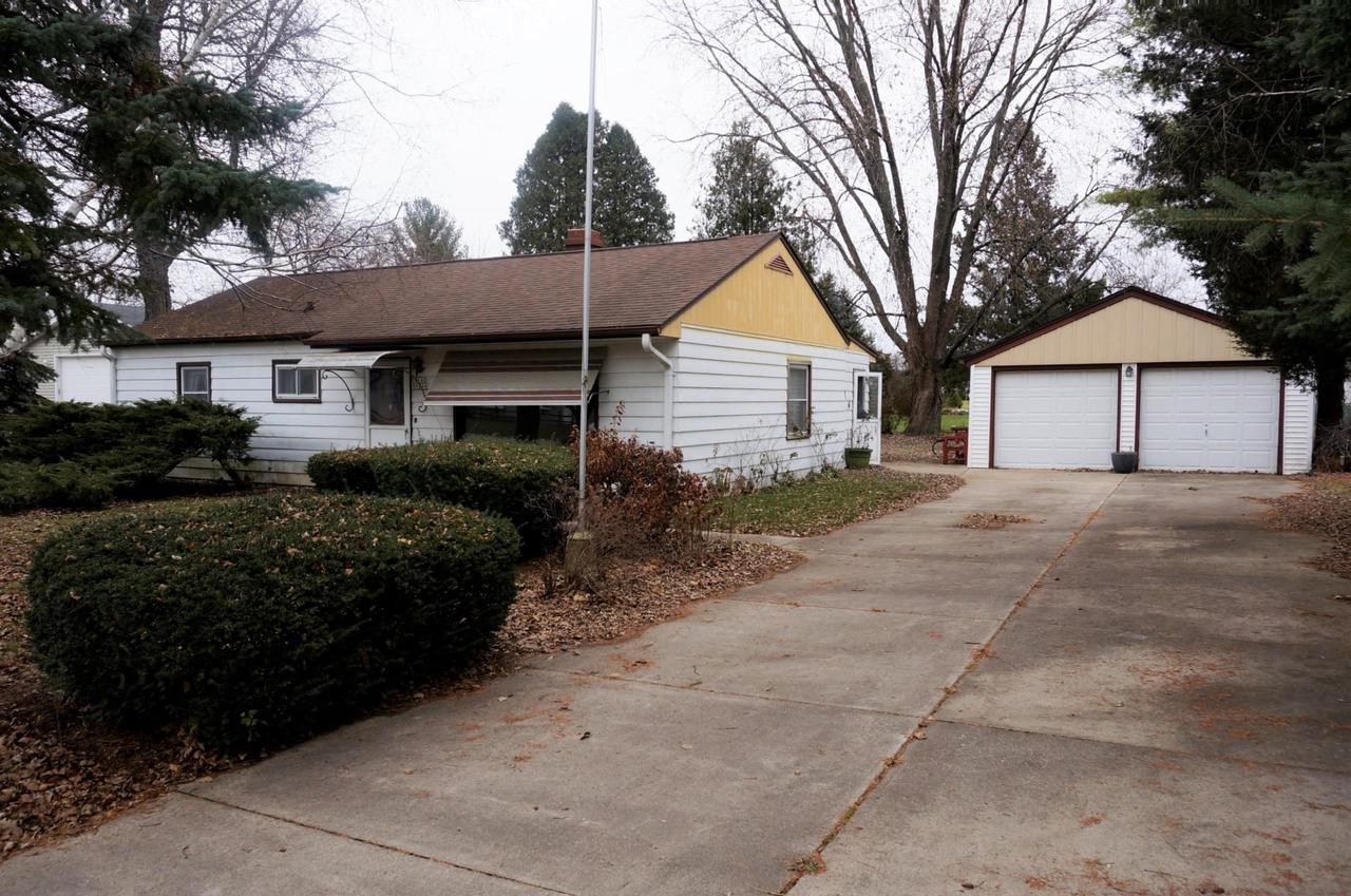 W160N9894 Colonial Dr, Germantown, WI 53022