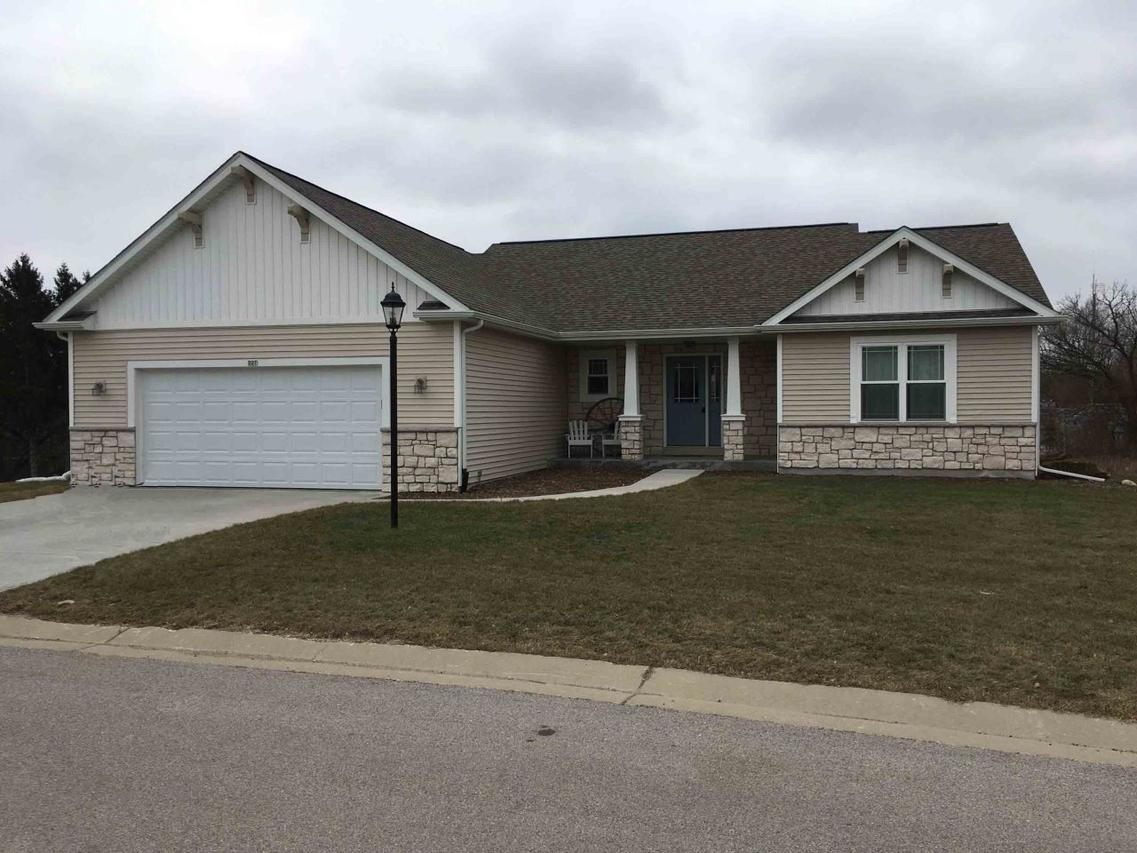227 Lincolnshire Pl, Wales, WI 53183