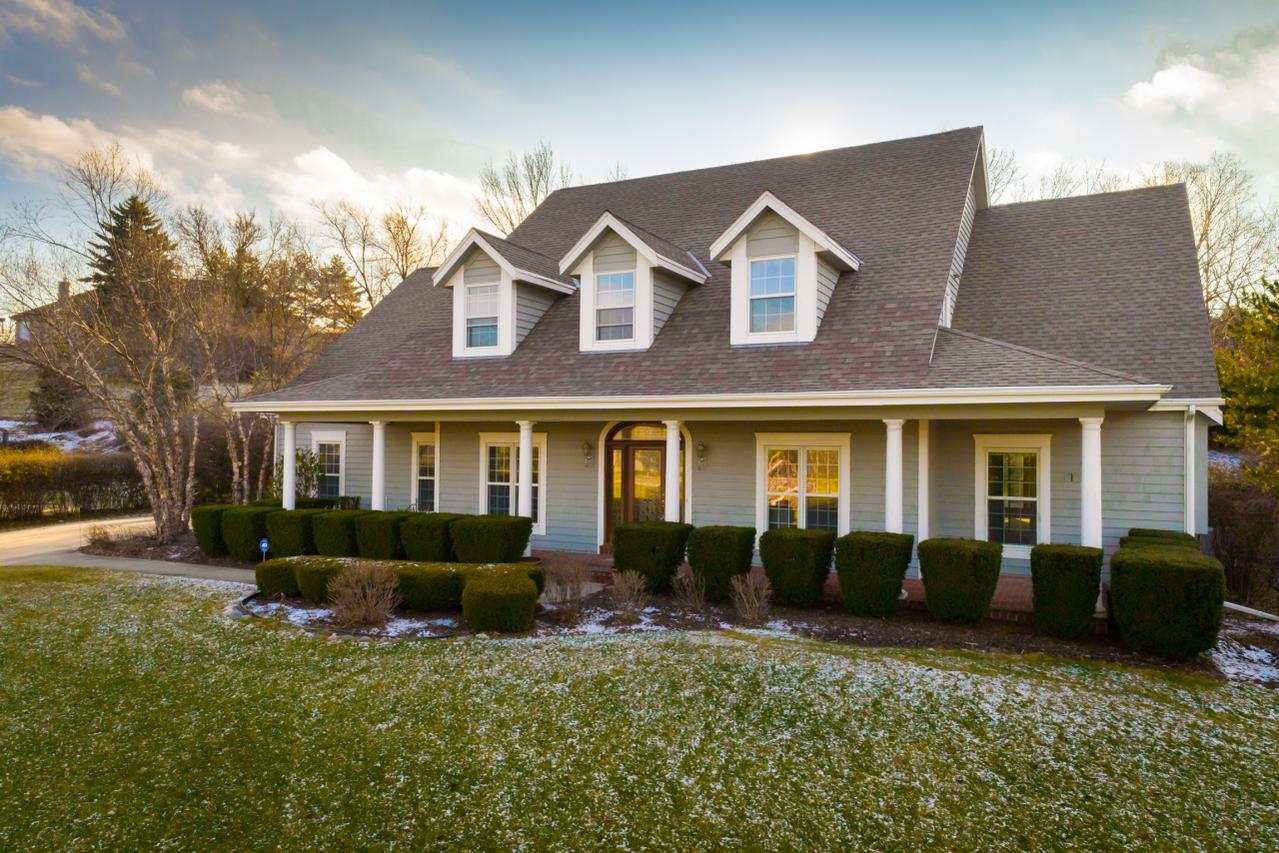 W224N3587 Ridgeside Ct, Pewaukee, WI 53072