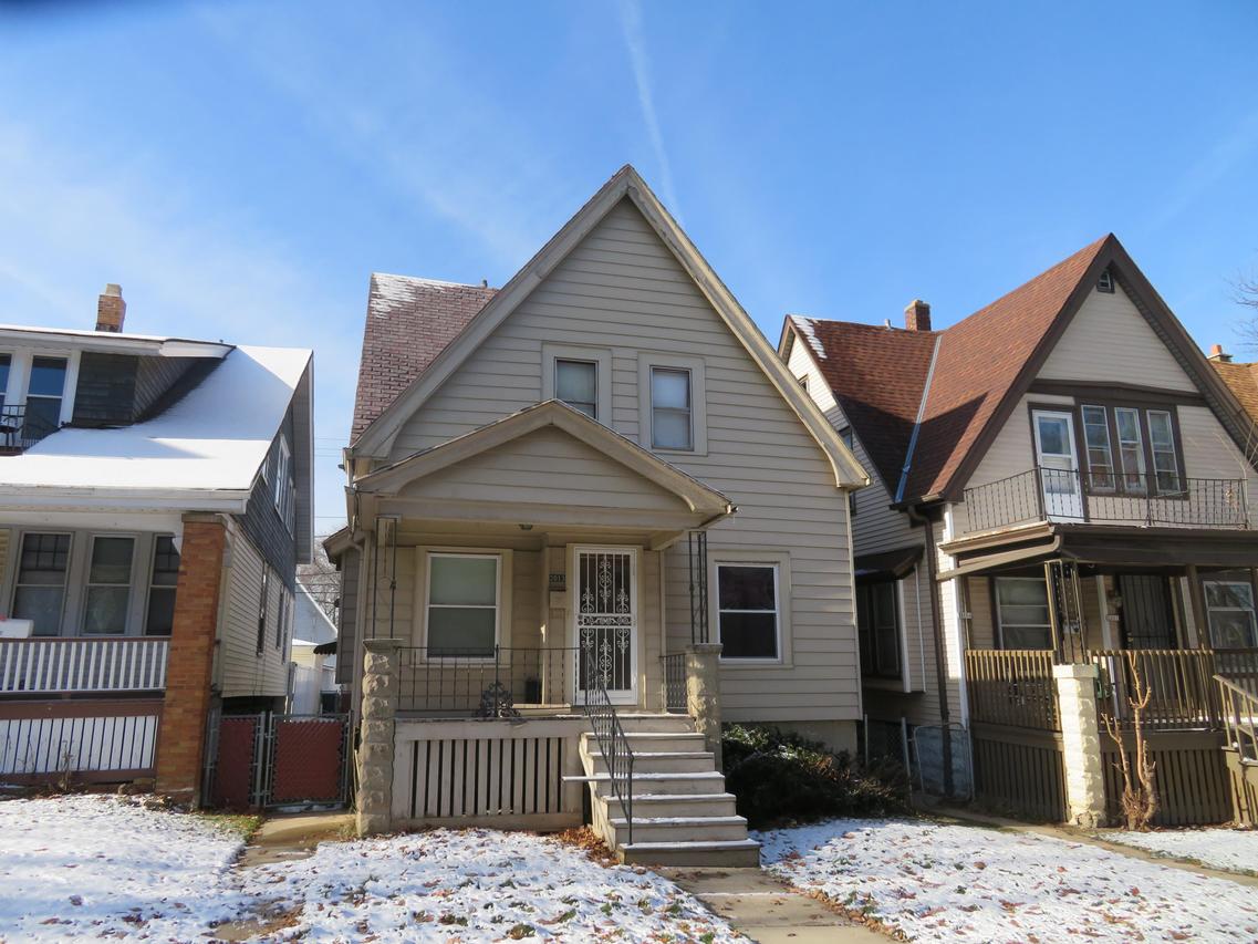 2013 S 28th St., Milwaukee, WI 53215
