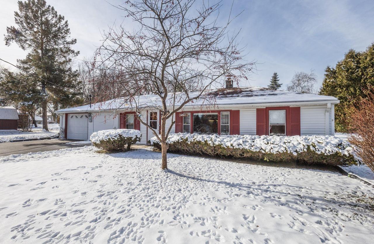 4601 S 112th St, Greenfield, WI 53228