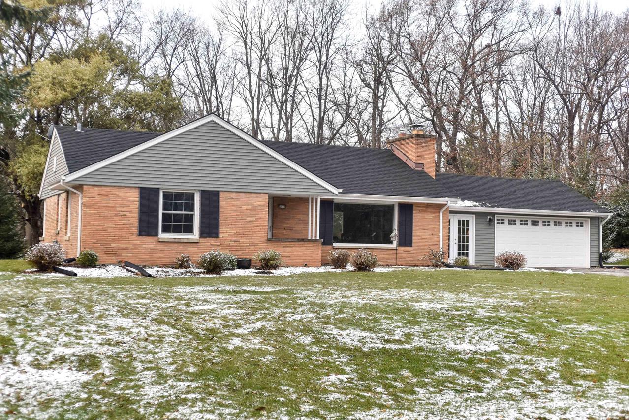 2511 N 117th St, Wauwatosa, WI 53226