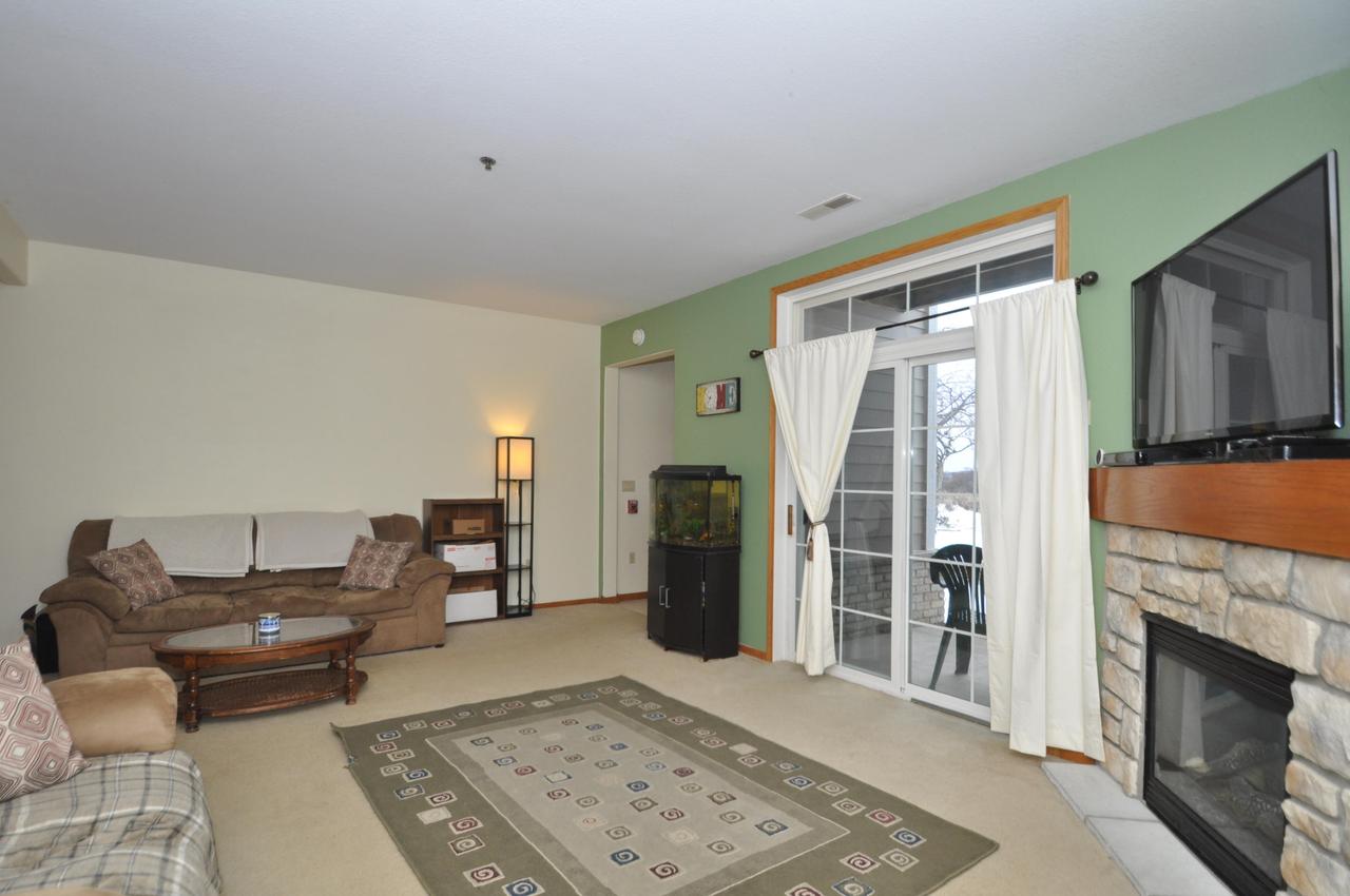 1046 River Pl. #6, Waukesha, WI 53189