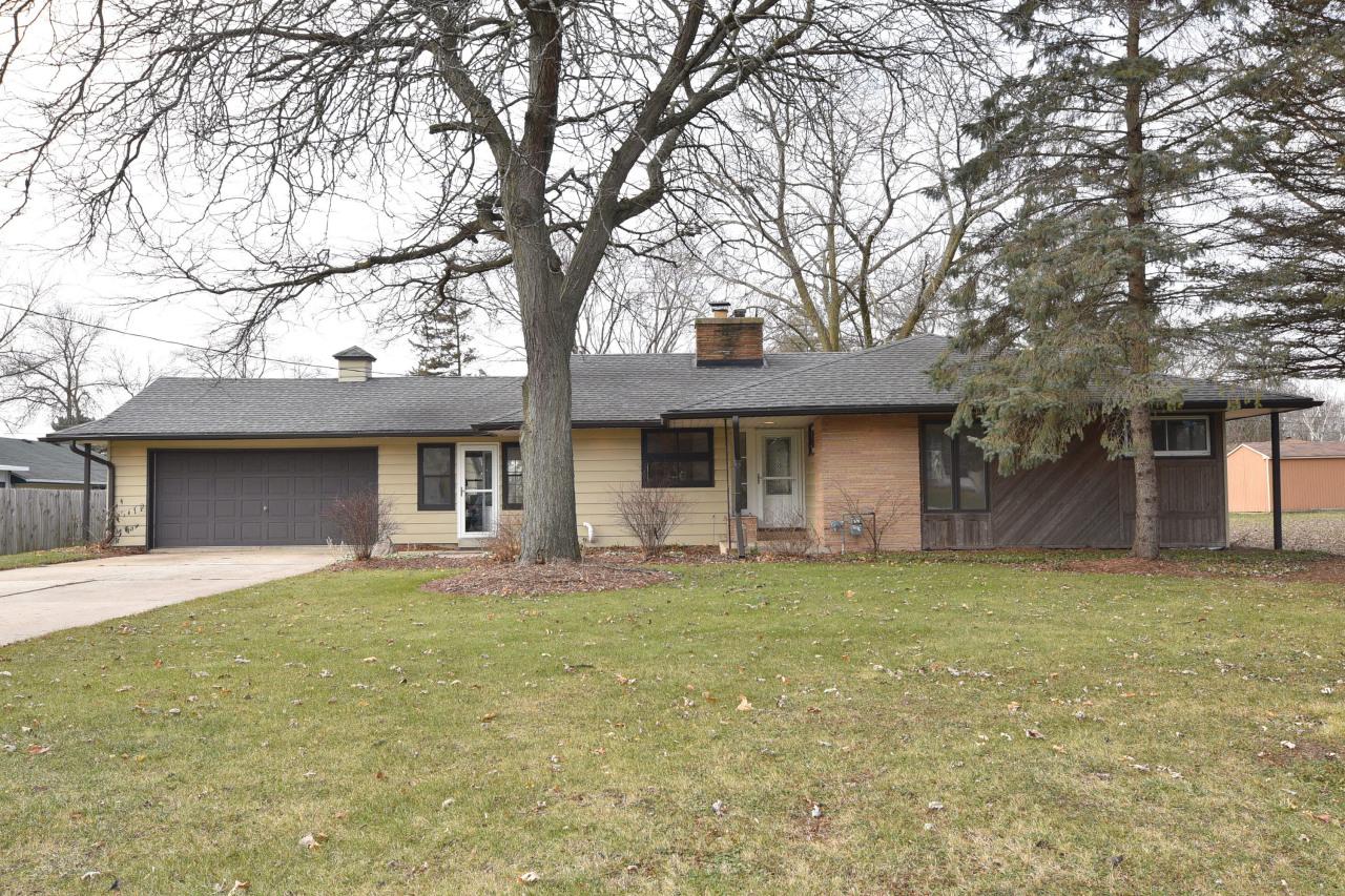 W172N9805 Division Rd, Germantown, WI 53022