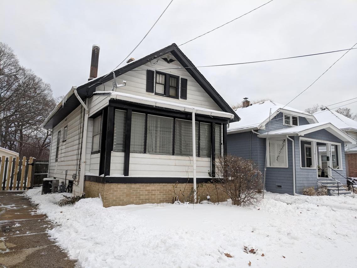405 Blaine Ave., Racine, WI 53405
