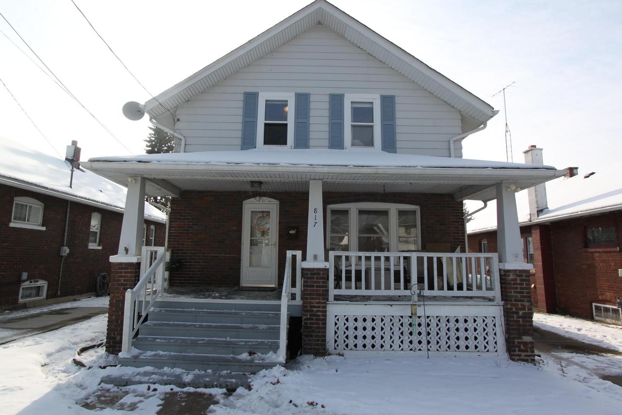 817 73rd St, Kenosha, WI 53143