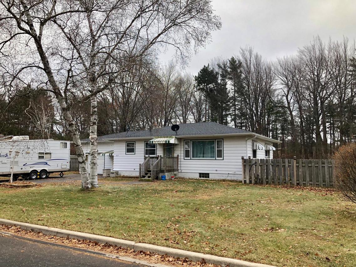 1017 Edgewood Cir, Marinette, WI 54143