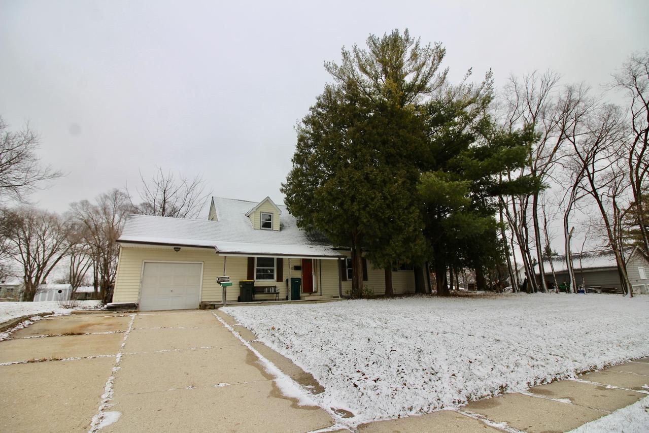 428 Fifth St, Hartford, WI 53027