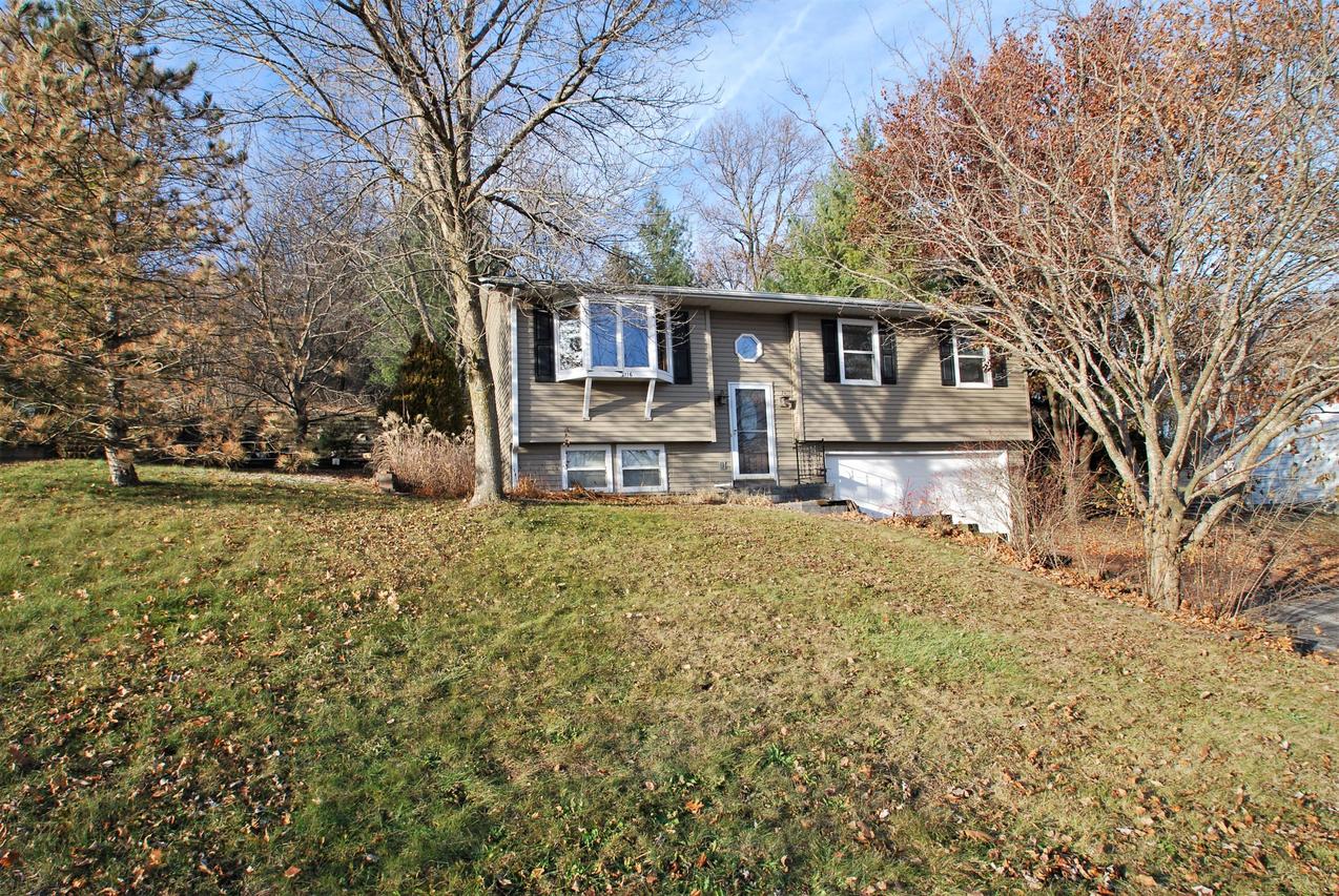 2116 Kensington Dr, Waukesha, WI 53188