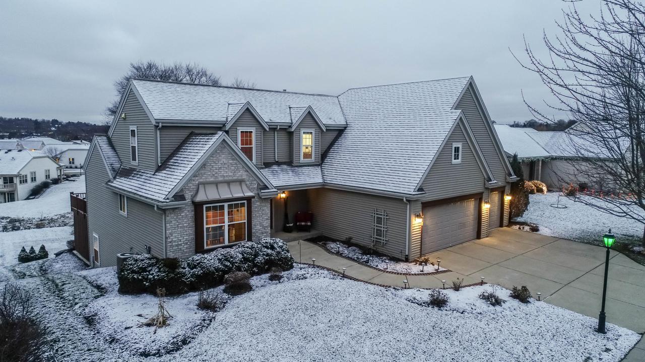1618 Auburn Ct, Waukesha, WI 53189