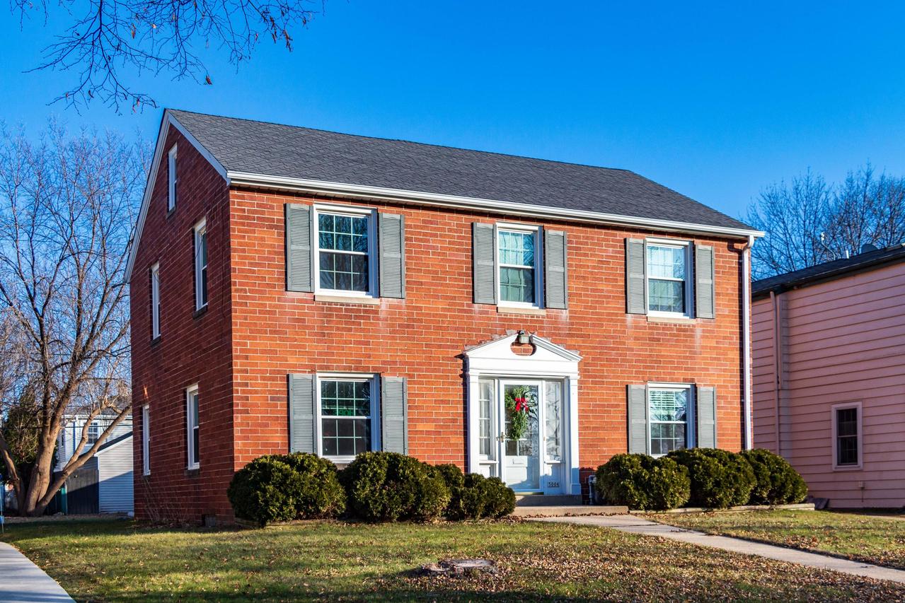 5006 N Bay Ridge #5008, Whitefish Bay, WI 53217