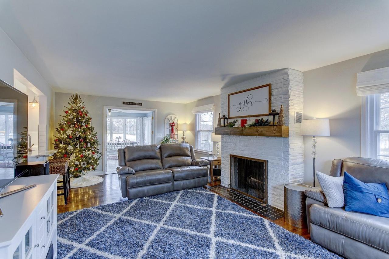 125 Caldwell St, Pewaukee, WI 53072