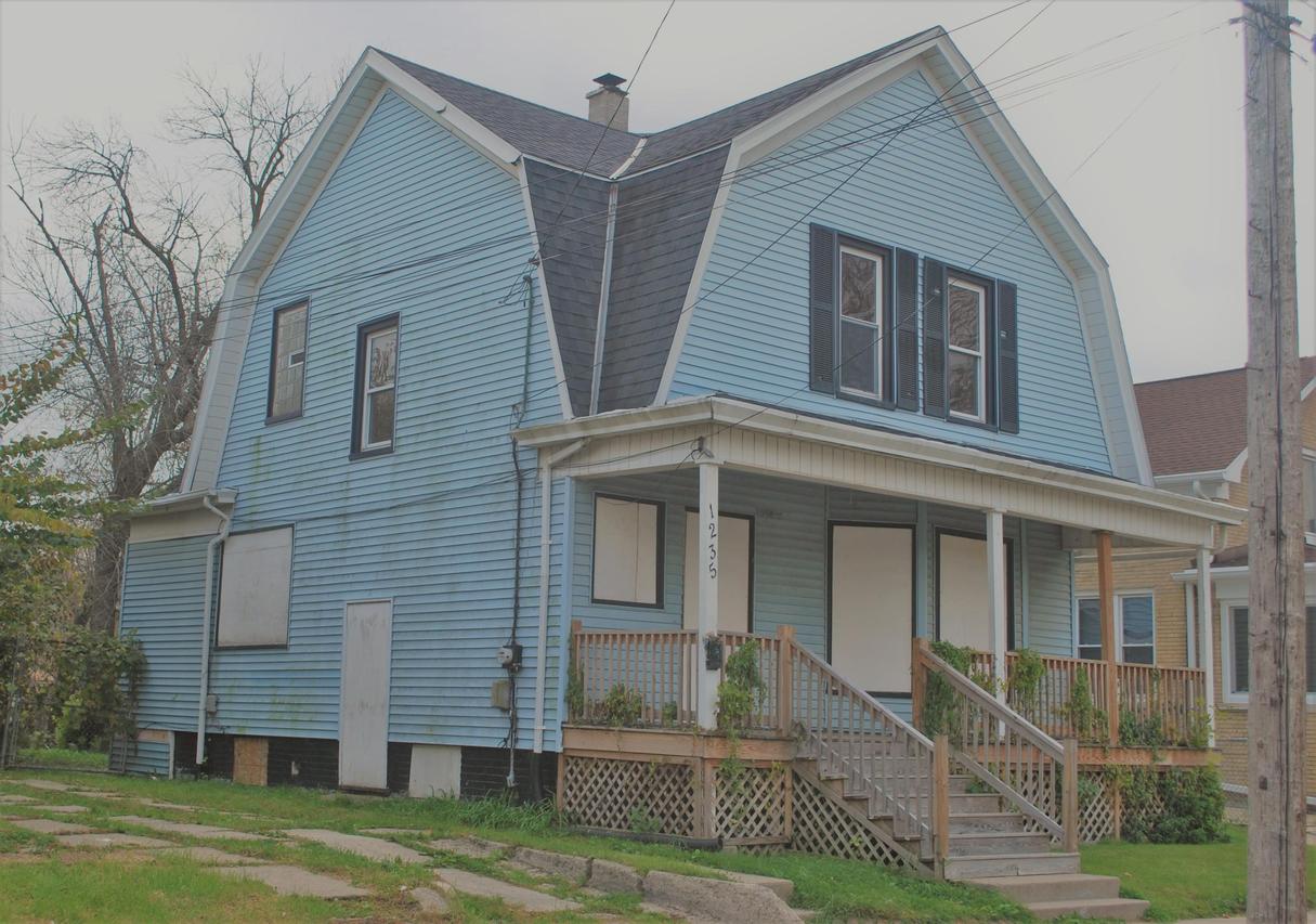 1235 Geneva St., Racine, WI 53404