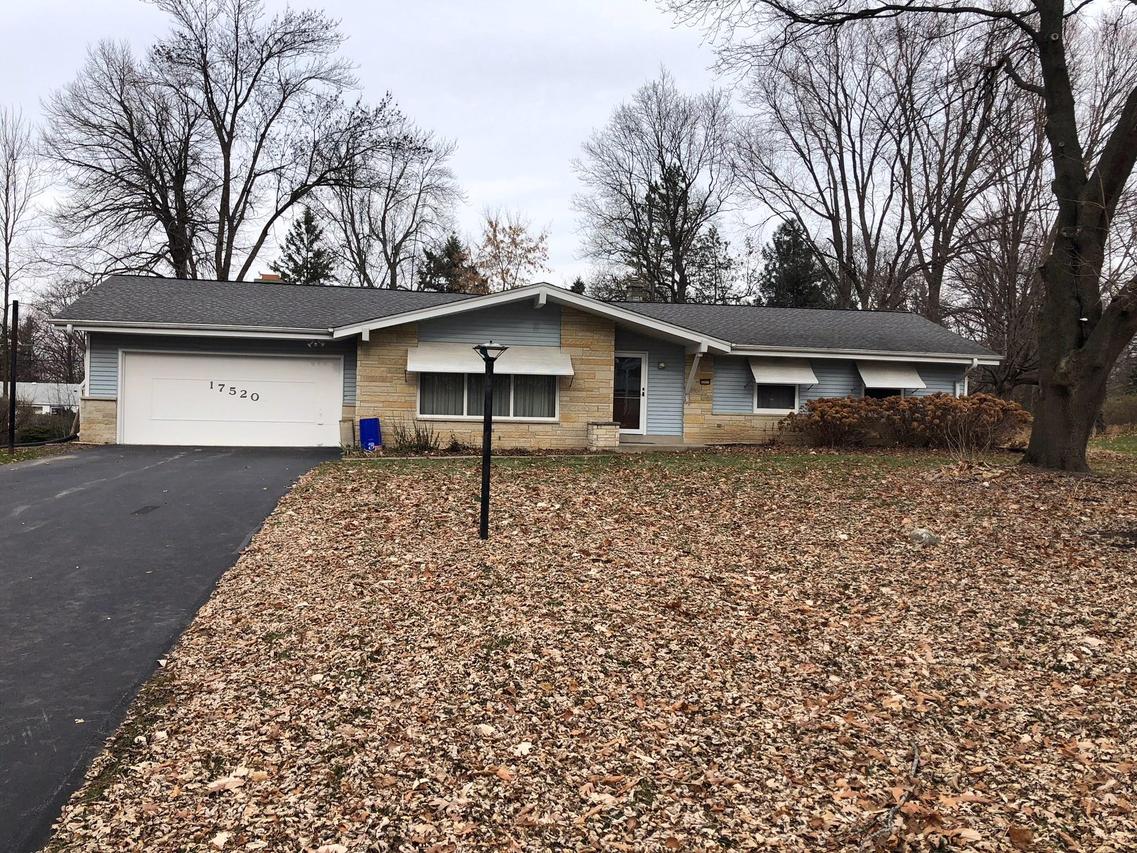 17520 Senlac Ln, Brookfield, WI 53045